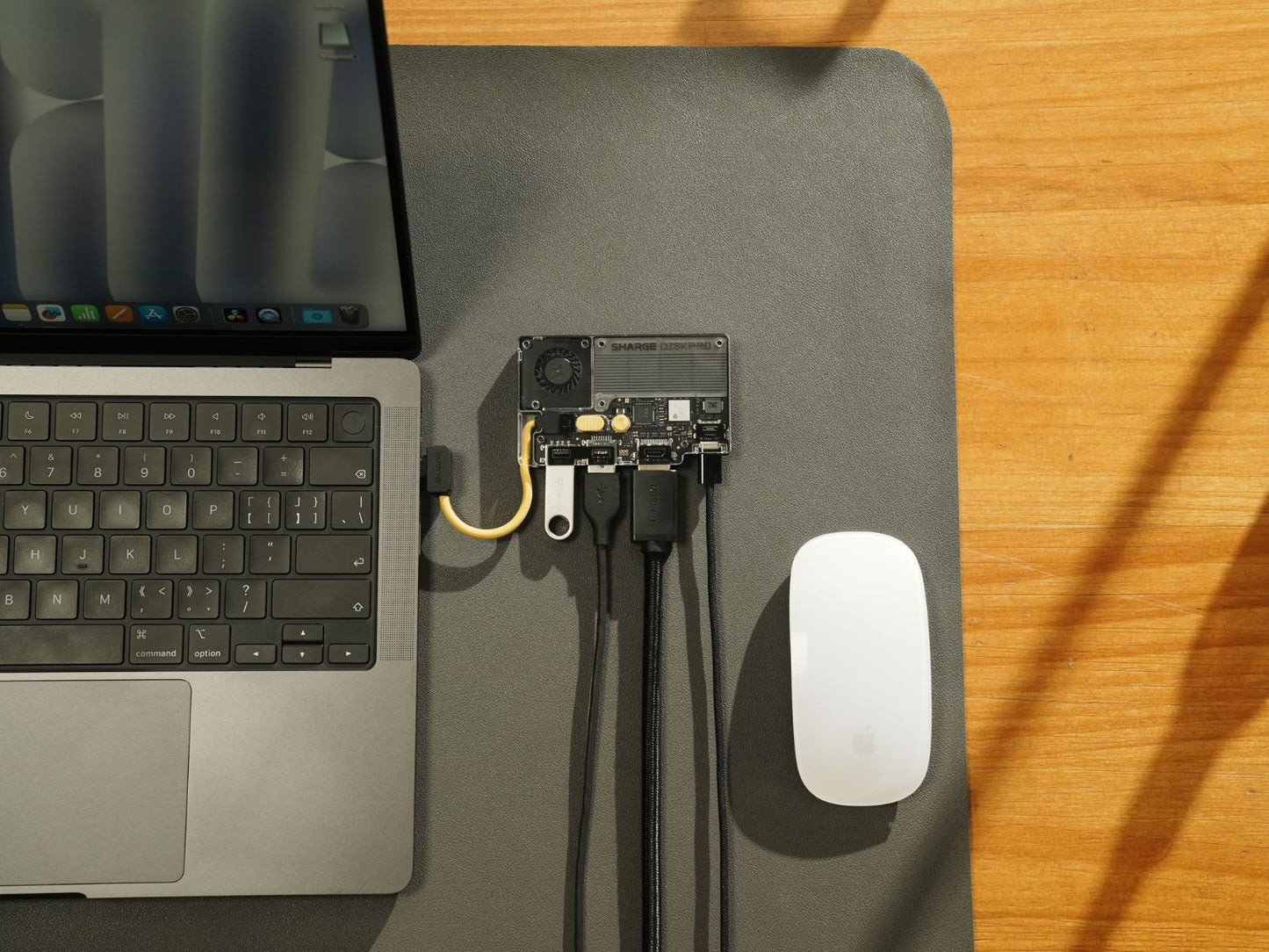 Disk Pro | 4-ports Hub丨Ice-storm Cooler丨Max 4TB丨10Gbps丨MagSafe Compatible丨HDMI 2.1丨Built-in Cable